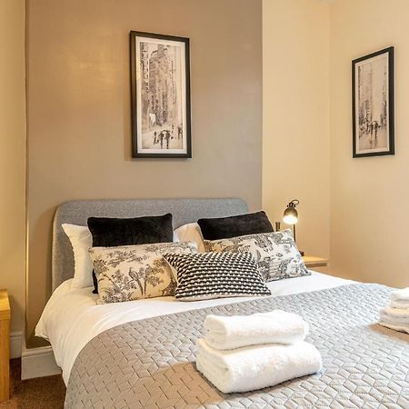 3 Bedroom Home Sleeps 5 Close To Chester City Centre Welcomes Couples, Small Groups, Families And Contractors Kültér fotó