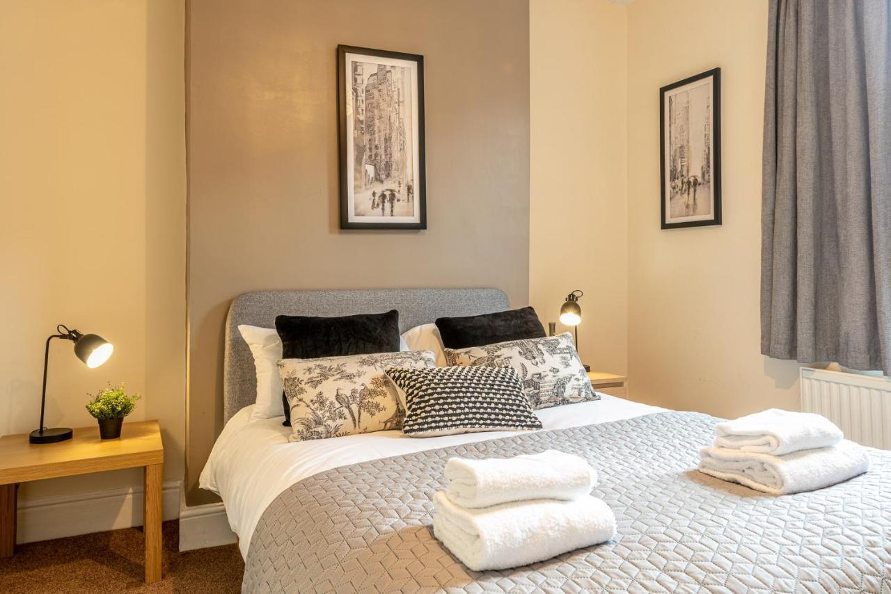 3 Bedroom Home Sleeps 5 Close To Chester City Centre Welcomes Couples, Small Groups, Families And Contractors Kültér fotó