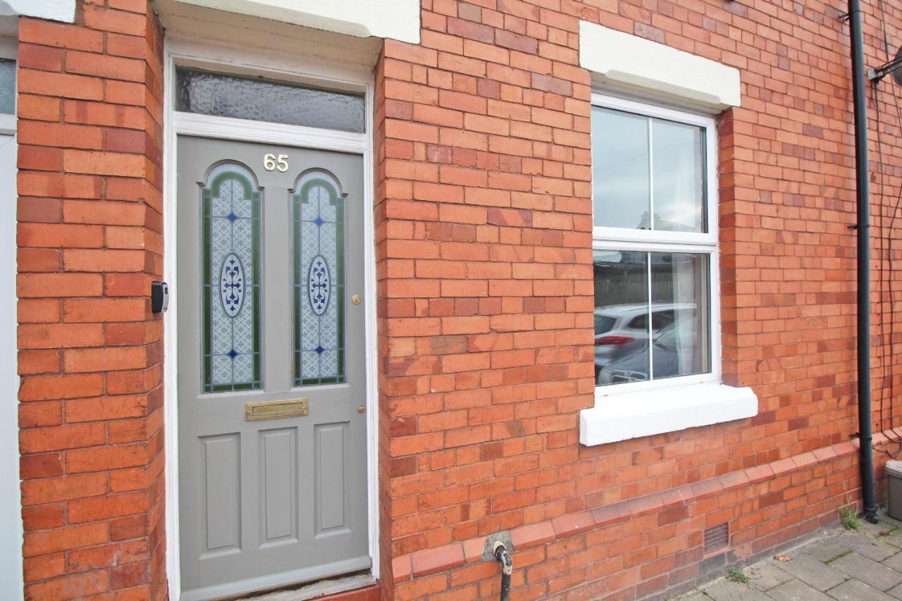 3 Bedroom Home Sleeps 5 Close To Chester City Centre Welcomes Couples, Small Groups, Families And Contractors Kültér fotó