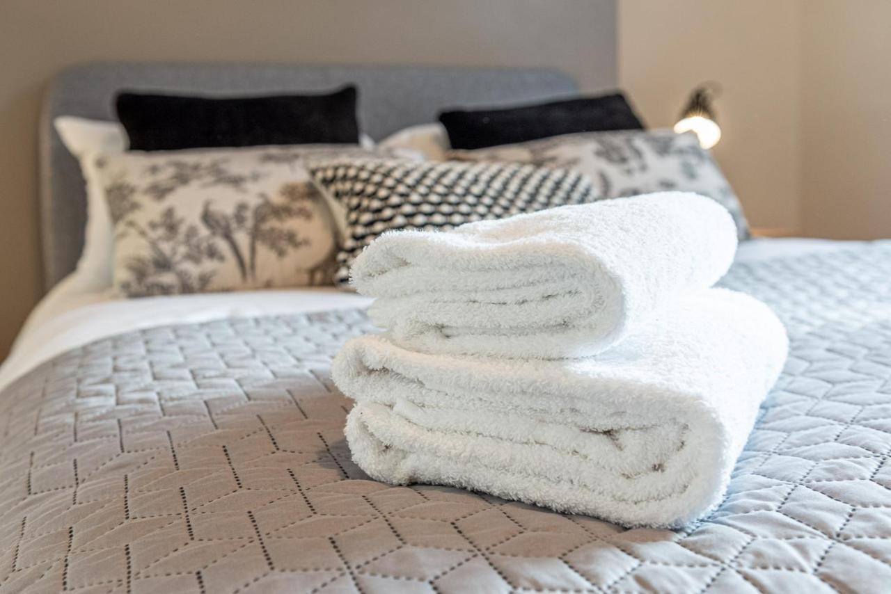 3 Bedroom Home Sleeps 5 Close To Chester City Centre Welcomes Couples, Small Groups, Families And Contractors Kültér fotó
