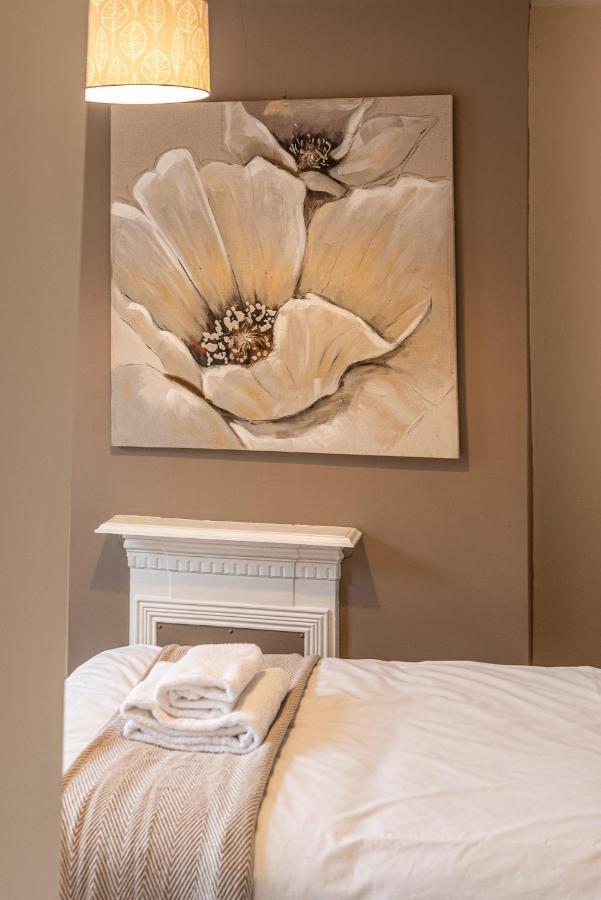 3 Bedroom Home Sleeps 5 Close To Chester City Centre Welcomes Couples, Small Groups, Families And Contractors Kültér fotó