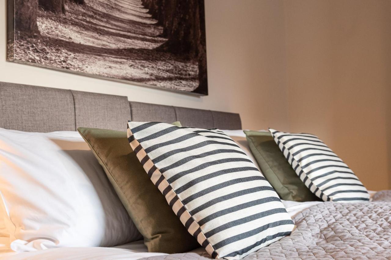 3 Bedroom Home Sleeps 5 Close To Chester City Centre Welcomes Couples, Small Groups, Families And Contractors Kültér fotó