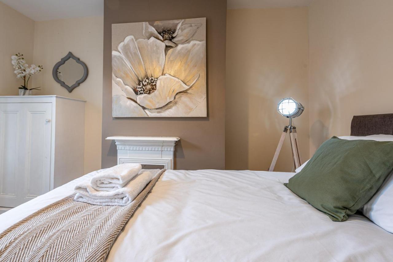 3 Bedroom Home Sleeps 5 Close To Chester City Centre Welcomes Couples, Small Groups, Families And Contractors Kültér fotó