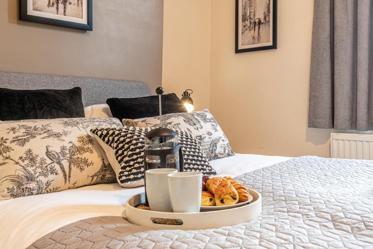 3 Bedroom Home Sleeps 5 Close To Chester City Centre Welcomes Couples, Small Groups, Families And Contractors Kültér fotó
